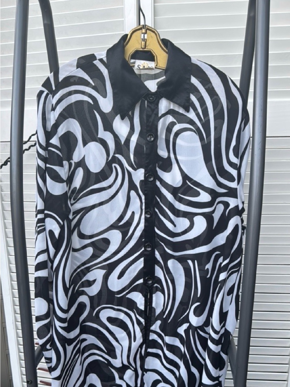 Black & White Swirl Button-Front Shirt Jacket by